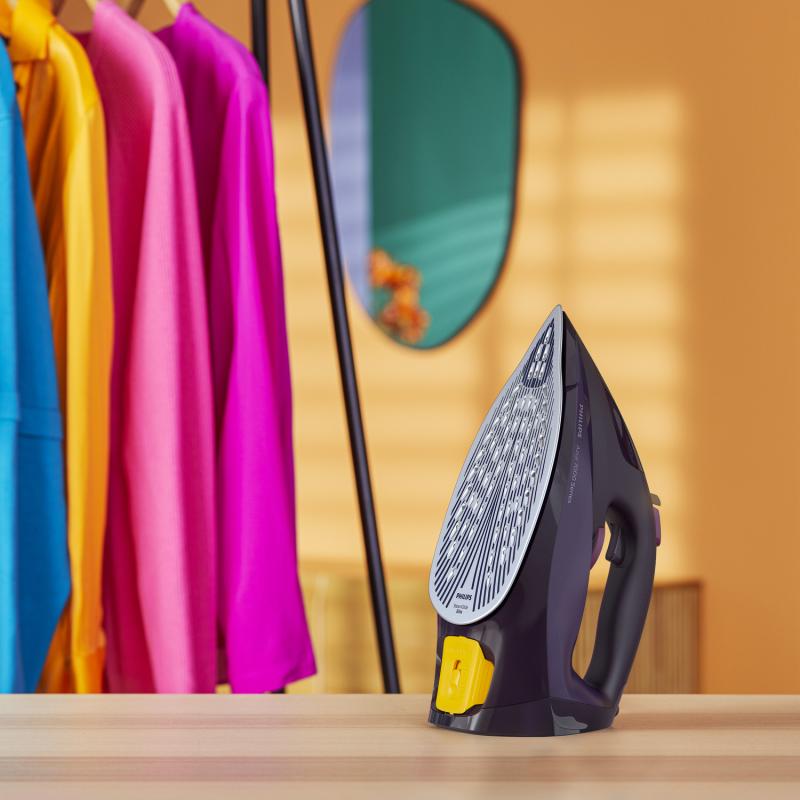 Philips Iron DST7061 30 SteamGlide violet (DST7061/30)